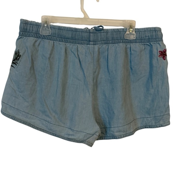 ❤️‍🔥EXPRESS EMBROIDERED CHAMBRAY FLORAL DRAWSTRING SHORTS - Picture 3 of 6